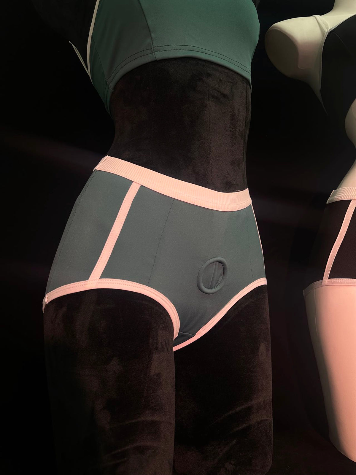 Captain Mira Harness